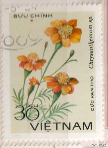 Цветы. 1 марка,гаш. Вьетнам.