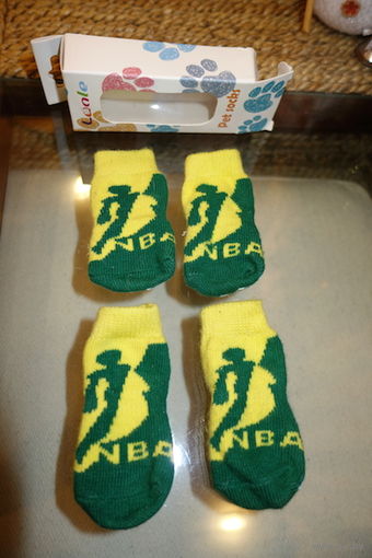 Носки с логотипом NBA для собак мелких пород.
