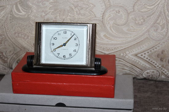 Механические часы-будильник "Слава", времён СССР, условно рабочие.