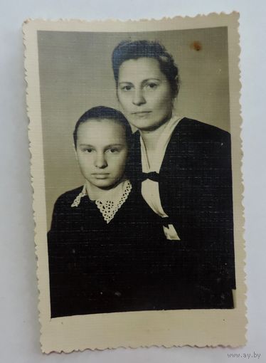 Фото семейное 1940-го года Барановичи. Размер 8.5-13 см.