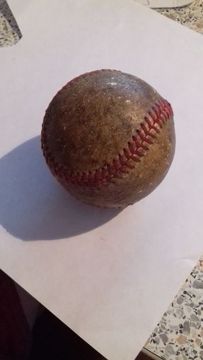 Мяч бейсбольный.