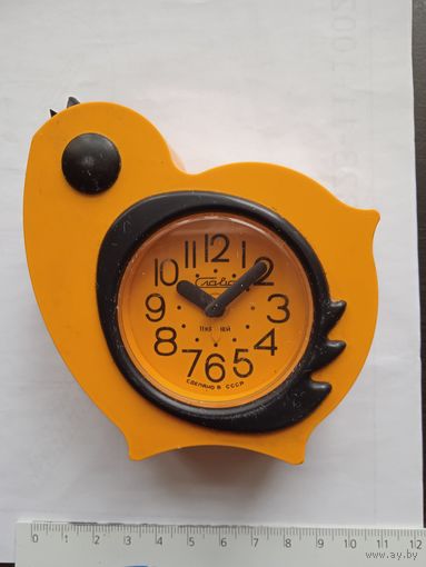 Часы-будильник "Слава",11 камней (сделано в СССР)часы не работают/будильник работает