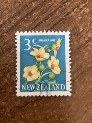 Новая Зеландия. Цветы. Puarangi. Марка из серии
