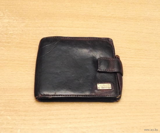 Портмоне PRENSITI Italy Leather (натуральная кожа). Характеристики: на кнопке, тёмно-коричневый цвет. Размеры: 12x10см.