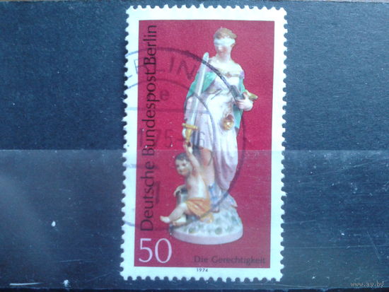 Берлин 1974 фарфоровая статуэтка, 18 век Михель-0,9 евро гаш.