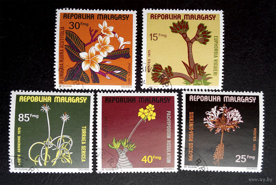 Малайзия 1975 г. Цветы. Флора, полная серия из 5 марок #0115-Ф1