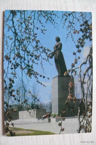 ДМПК-1975, 28-10-1974; Стукалов В., Ленинград. Пискаревское кладбище; чистая.