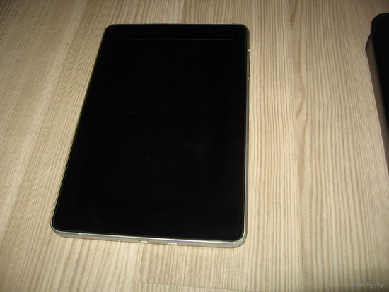 Планшет Huawei MediaPad S7 (размеры - 190х124х10,5 мм)б/у. Не работает, дисплей без трещин.