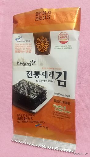 Упаковка от южнокорейских чипсов из морской капусты.