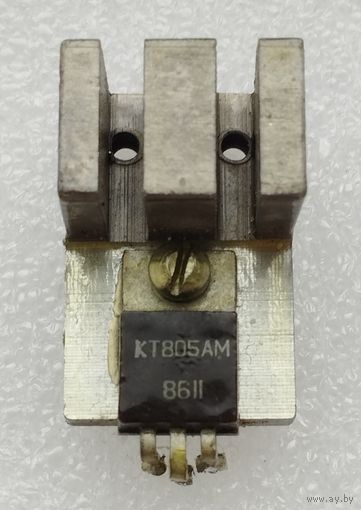 Транзистор КТ805АМ на радиаторе