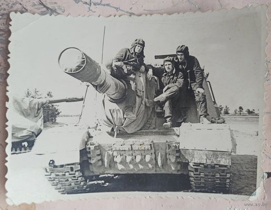 Фотография. Танкисты. Советские солдаты? Танк, САУ, самоходная артиллерийская установка. Фото
