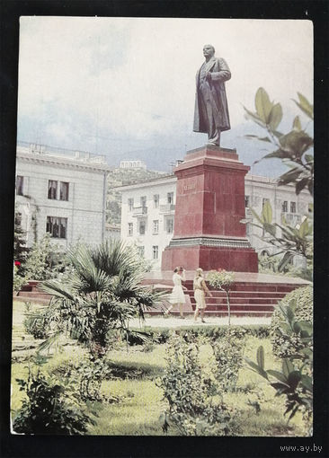 Панов В. Ялта. Памятник В. И. Ленину. 1968 год. Виды городов. Чистая #0219-V1P110