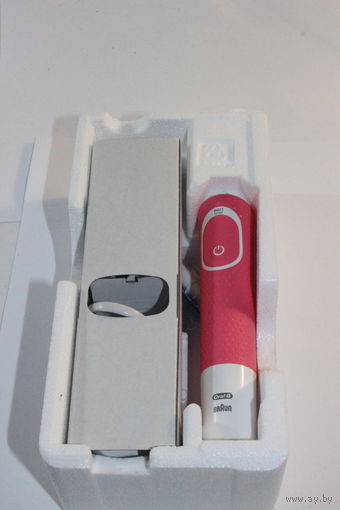 Электрическая зубная щетка Oral-B Vitality 100 3D White D100.413.1