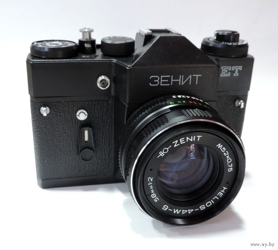 Фотоаппарат "Зенит" с объективом "HELIOS - 44M-6". Исправный.