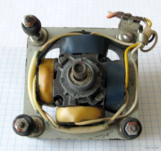 Двигатель перемотки магнитофона "Днепр-14" ЭДГ-4