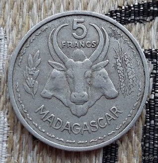 Французская колония Мадагаскар 5 франков 1953 года (1).