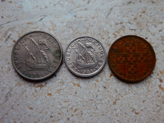 Набор 3 монеты: 5 эскудо, 2.5 эскудо, 50 сентаво Португалия.