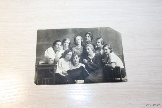 Старая фотография "Девушки", размер 13*8.5 см., печать фотоателье.
