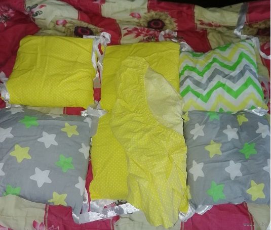 Подушки-бортики в детскую кроватку и 2 простыни на резинке