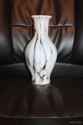 Стеклянная ваза, времён СССР, высота 24 см., без сколов и трещин.