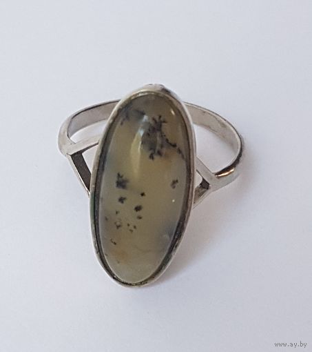 Кольцо, перстень с камнем. Диаметр 18 мм, длина верхней части 2,2 см