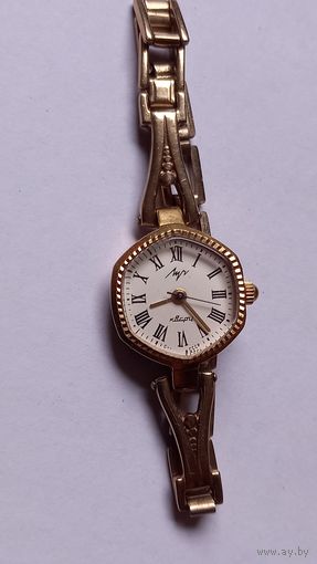 Часы луч женские с браслетом кварц