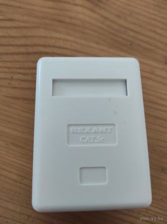 Розетка компьютерная Rexant 03-0121, (кат.5E), одинарная, накладной монтаж, пластик, цвет накладки: белый.