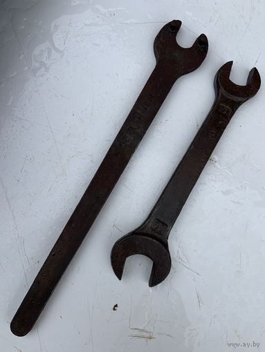 2 мощных древних советских ключа-редких ОДНИМ лотом! Большой спец.ключ на 17, и накидной с нестандартным размером  17 *22!  17 * 22!
