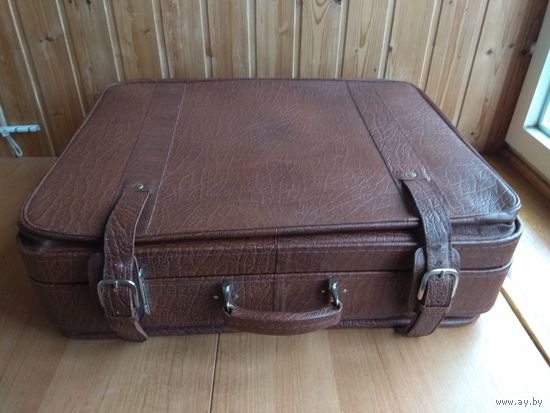 Большой кожаный дорожный чемодан. Производство Польша.