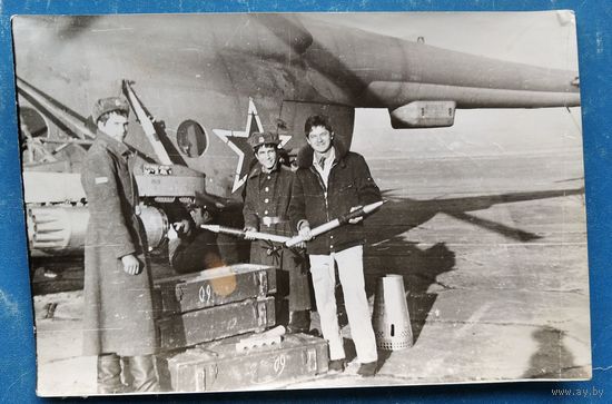5 фото " Из жизни вертолетчиков". 1982 г. Янгаджи (Туркмения). 10х15 см. Цена за все.