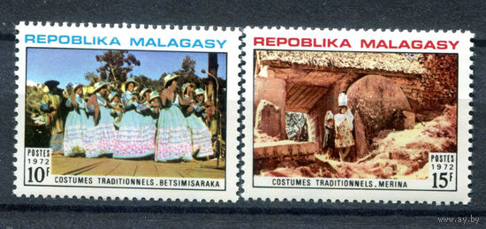 Мадагаскар - 1972г. - Национальные костюмы - полная серия, MNH, одна марка с дефектом клея [Mi 669-670] - 2 марки