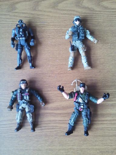Солдатики: водолаз (аквалангист), лётчик, разведчик, морпех с арбалетом. Chap Mei Plastic Toys (Чап Мей). (возможен обмен)