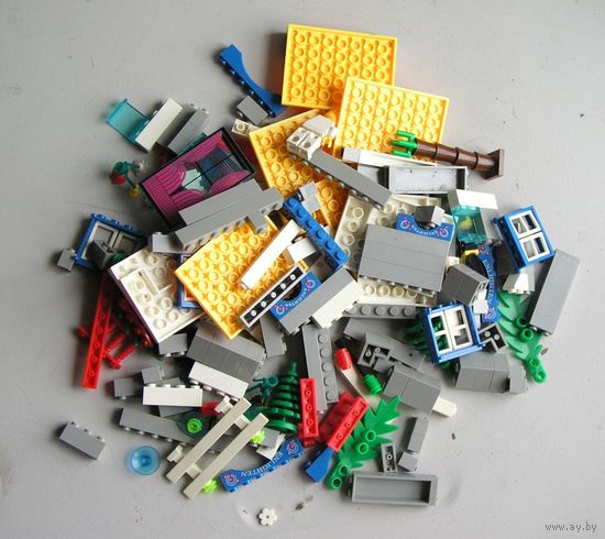 Части конструктора типа LEGO