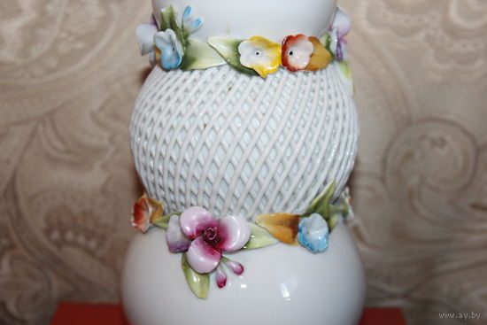 Фарфоровая ваза для цветов, высота 18.5 см., Румыния, времён СССР, клеймо, номер.