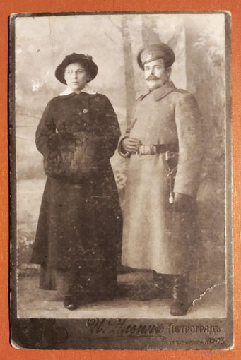 Фото военного РИА с женщиной. До 1917 г. 11х16 см.