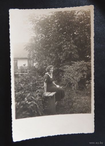 Фото "Дама на скамейке", Барановичи, 1934 г.