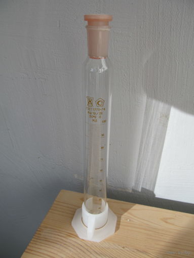 Цилиндр, колба измерительная с пришлифованной пробкой из пластика на 100 мл СССР