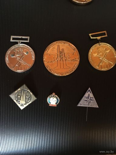 Лот значков и медалей туристической направленности-медали в тяж. металле. советский период