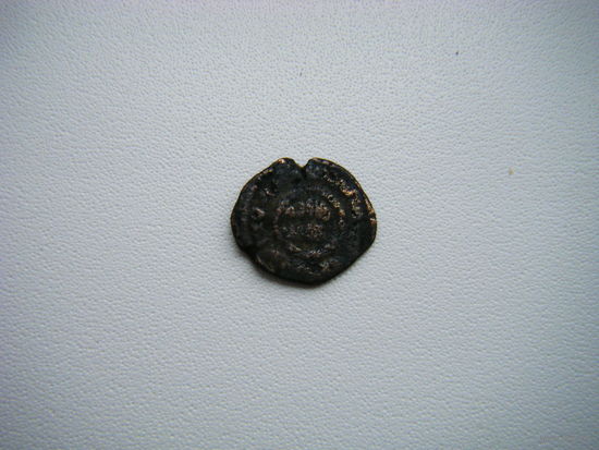 Древняя медная восточная монета.