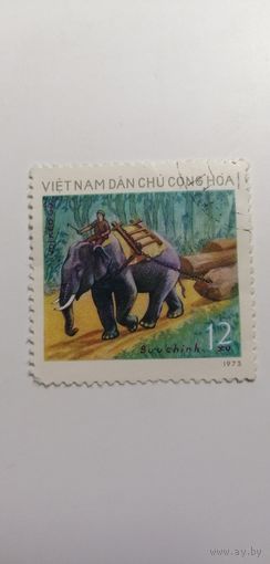Вьетнам 1974. Слоны за работой.