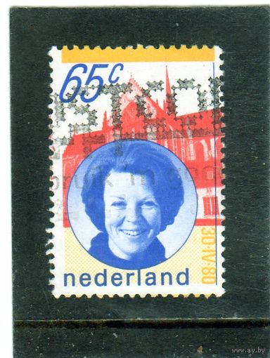 Нидерланды. Ми-1175.Королева Беатрикс (1938-) и церковь. Серия: Коронация Queen Beatrix. 1981.