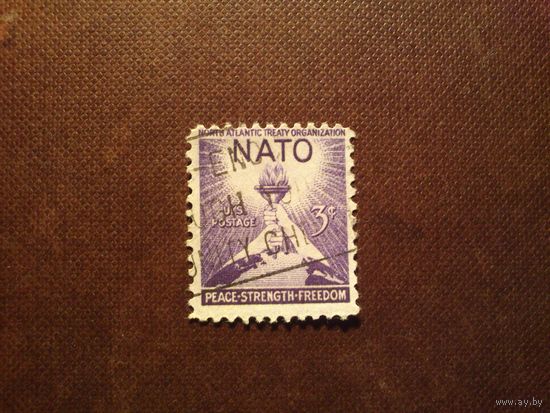 США 1952 г.НАТО.Факел свободы и глобус./47а/