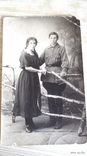 Брат с сестрой на фото 1925 г.