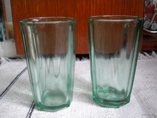 Два старинных стакана