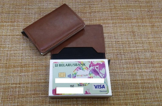 Футляр для кредитных карт с защитой от взлома.