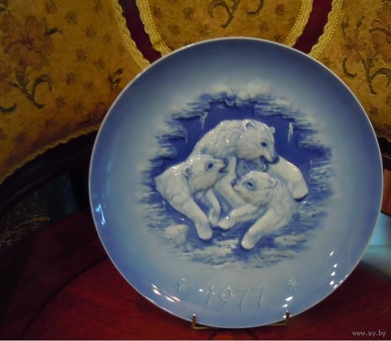Декоративная тарелка Хутченройтер Германия "Белые медведи" 1977г, автор Гюнтер Гранжет
