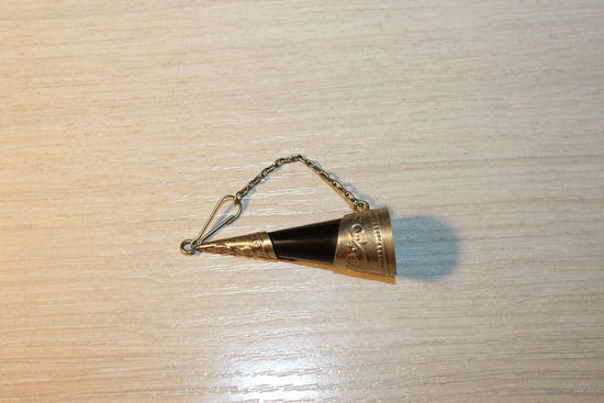 Маленький, декоративный рог, времён СССР, длина 5.5 см.