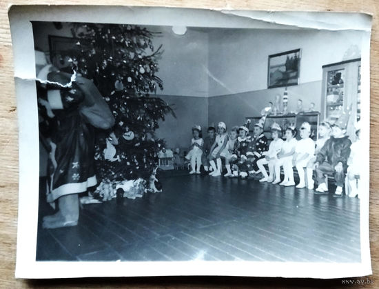 Фото на новогоднем утреннике в детском саду. Минск. Д/с 132. 1962 г. 11х15 см.