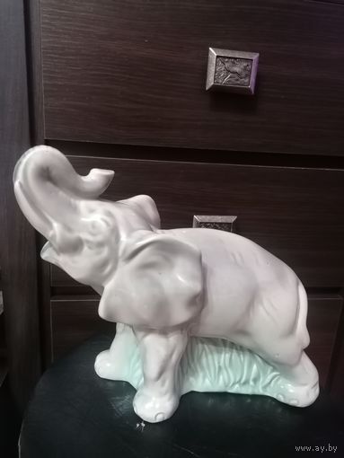 Большая статуэтка Слон