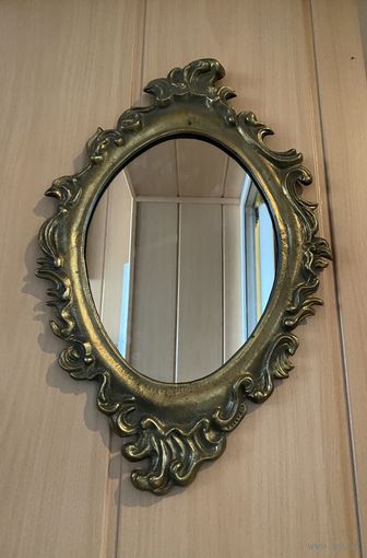 Зеркало в бронзовой рамке